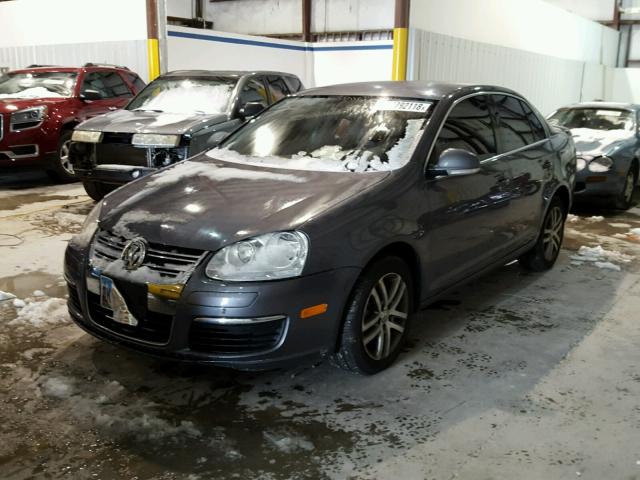 3VWRG71K45M612635 - 2005 VOLKSWAGEN NEW JETTA GRAY photo 2