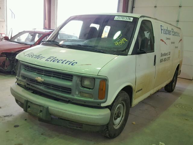 1GCFG29R421129049 - 2002 CHEVROLET EXPRESS G2 WHITE photo 2