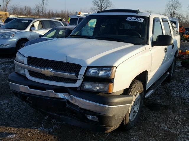 3GNEK12T74G221018 - 2004 CHEVROLET AVALANCHE WHITE photo 2