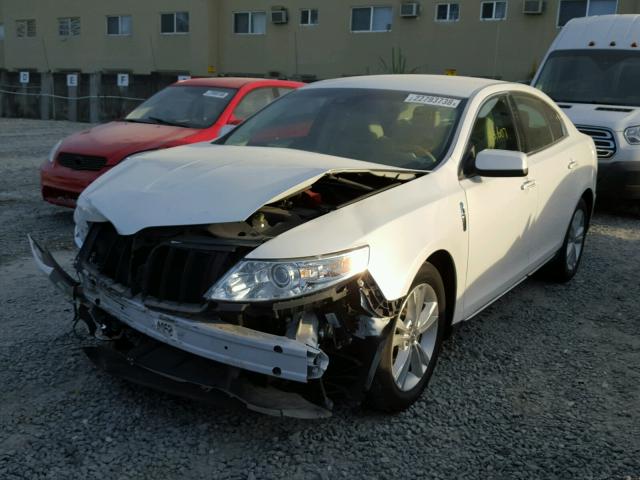 1LNHL9DR0CG805348 - 2012 LINCOLN MKS WHITE photo 2