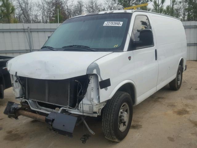 1GBGG25V071177781 - 2007 CHEVROLET EXPRESS G2 WHITE photo 2