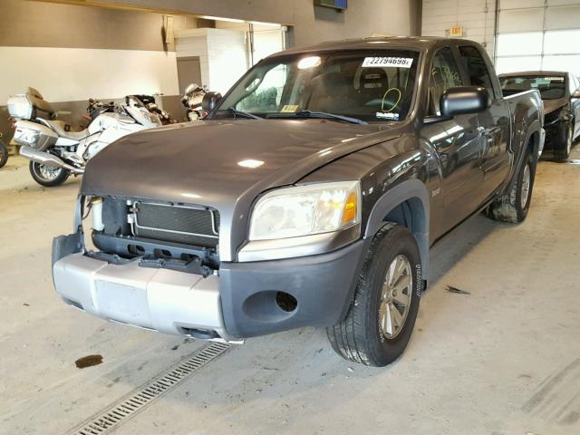 1Z7HC38K56S609068 - 2006 MITSUBISHI RAIDER DUR GRAY photo 2