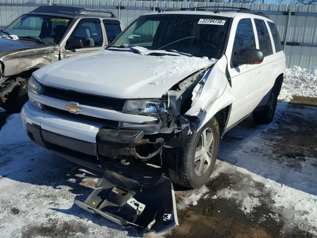 1GNDT13S852302893 - 2005 CHEVROLET TRAILBLAZE WHITE photo 2