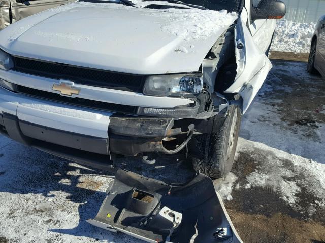 1GNDT13S852302893 - 2005 CHEVROLET TRAILBLAZE WHITE photo 9