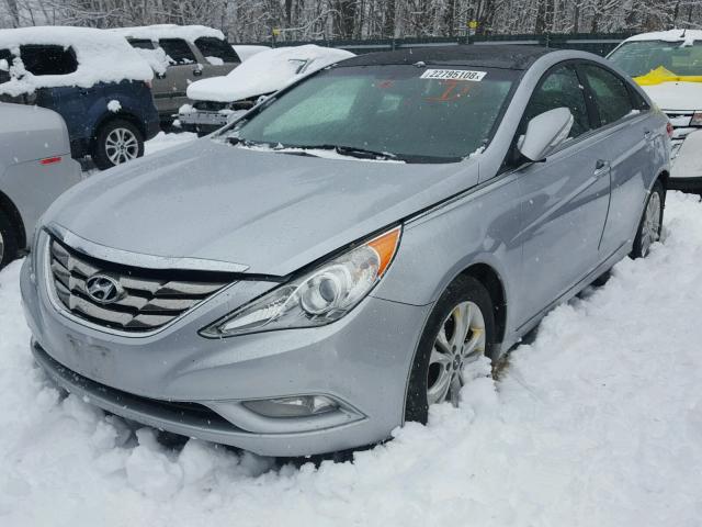 5NPEC4AC7CH357700 - 2012 HYUNDAI SONATA SE SILVER photo 2