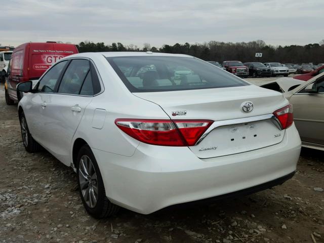 4T1BF1FKXHU775833 - 2017 TOYOTA CAMRY LE WHITE photo 3