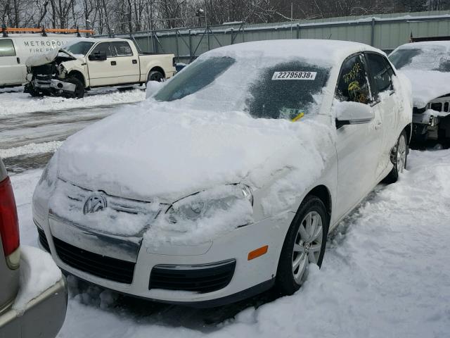 3VWAX7AJ2AM085578 - 2010 VOLKSWAGEN JETTA LIMI WHITE photo 2