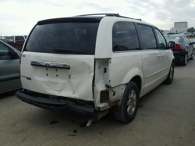 2A8HR54P18R103483 - 2008 CHRYSLER TOWN & COU WHITE photo 4