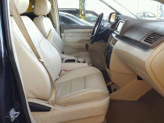 2V8HW54XX9R544969 - 2009 VOLKSWAGEN ROUTAN SEL BLUE photo 5