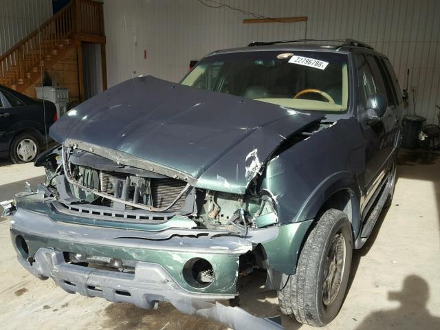 5LMPU28L0XLJ06673 - 1999 LINCOLN NAVIGATOR მწვანე ფოტო 2