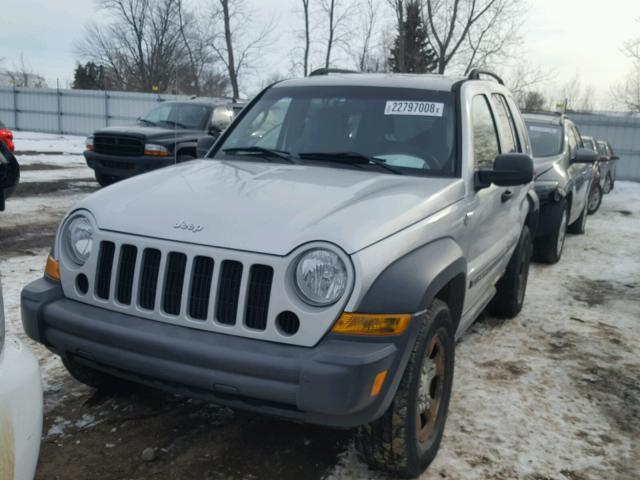 1J4GL48K26W192329 - 2006 JEEP LIBERTY SP SILVER photo 2