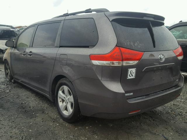 5TDKK3DC7CS260857 - 2012 TOYOTA SIENNA LE GRAY photo 3