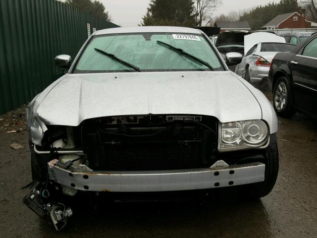 2C3AA63H55H668616 - 2005 CHRYSLER 300C SILVER photo 9