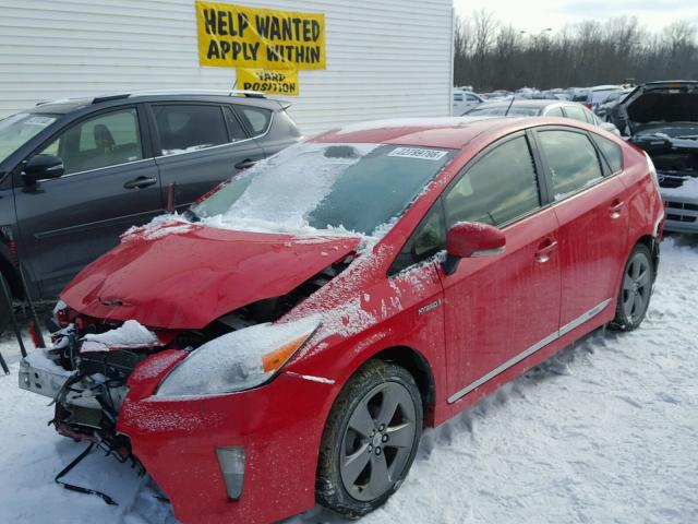 JTDKN3DU9F0401886 - 2015 TOYOTA PRIUS RED photo 2