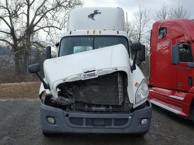 1FUJGEBG6CLBV5576 - 2012 FREIGHTLINER CASCADIA 1 WHITE photo 9