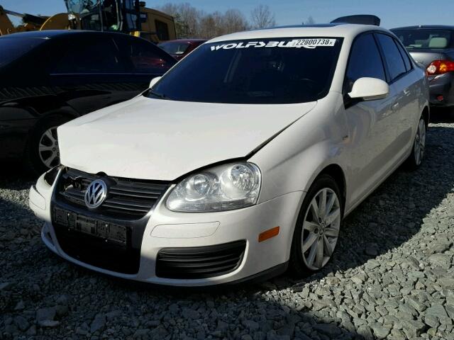 3VWRJ7AJXAM156546 - 2010 VOLKSWAGEN JETTA WOLF WHITE photo 2