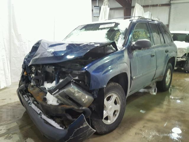 1GNDT13S522347561 - 2002 CHEVROLET TRAILBLAZE BLUE photo 2