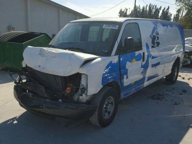 1GCWGGBG8C1181906 - 2012 CHEVROLET EXPRESS G2 WHITE photo 2