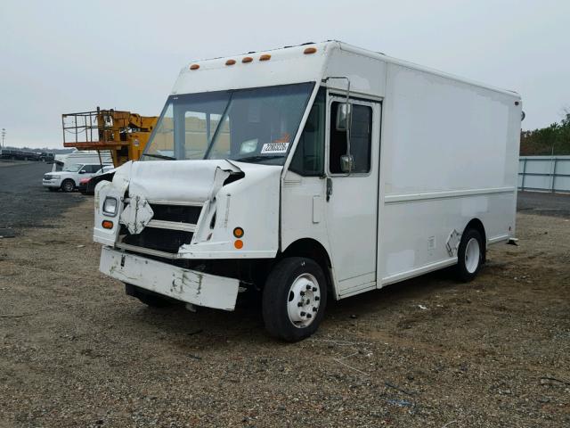 4UZA4FF49VC646399 - 1997 FREIGHTLINER CHASSIS M WHITE photo 2