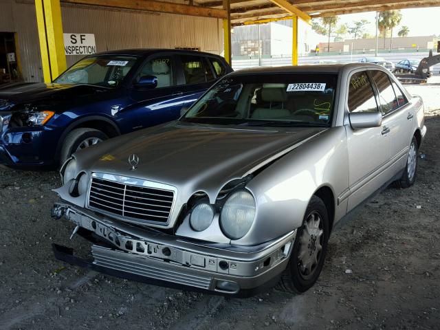 WDBJF65H2XA771485 - 1999 MERCEDES-BENZ E 320 SILVER photo 2