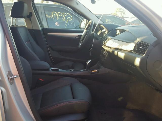 WBAVM1C5XFVZ94589 - 2015 BMW X1 SDRIVE2 Күміс фото 5