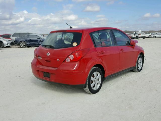 3N1BC13E09L358229 - 2009 NISSAN VERSA S RED photo 4