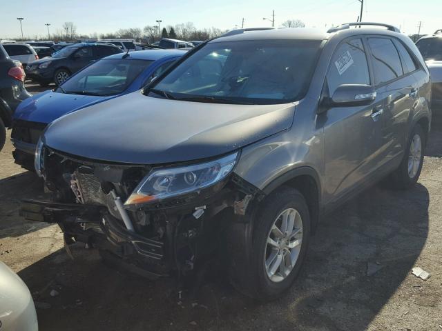 5XYKT3A63FG611941 - 2015 KIA SORENTO LX GRAY photo 2