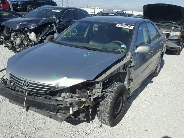 4T1BE32K95U610808 - 2005 TOYOTA CAMRY LE GRAY photo 2