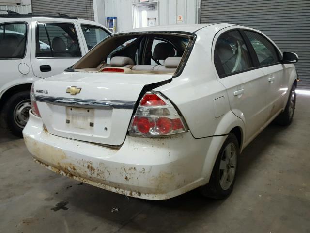 KL1TD56638B137970 - 2008 CHEVROLET AVEO BASE WHITE photo 4
