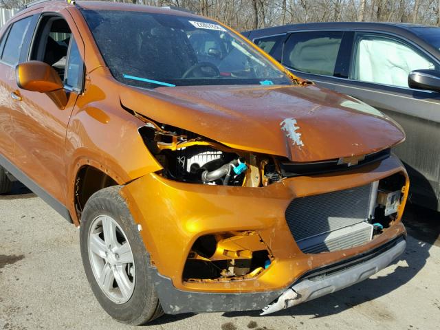 3GNCJPSB6HL162190 - 2017 CHEVROLET TRAX 1LT ORANGE photo 9