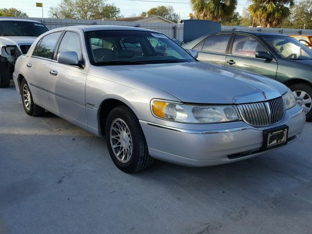 1LNHM82W61Y740013 - 2001 LINCOLN TOWN CAR S SILVER photo 1