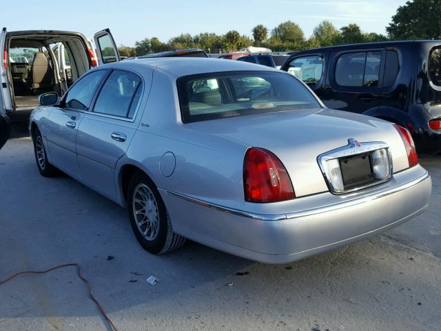 1LNHM82W61Y740013 - 2001 LINCOLN TOWN CAR S SILVER photo 3