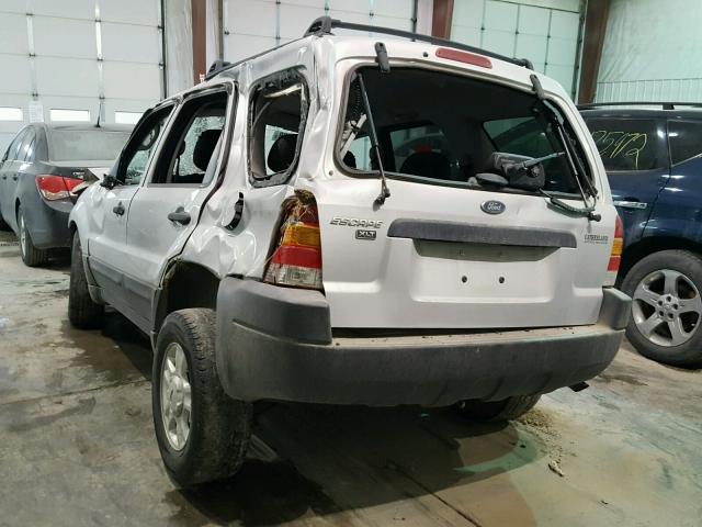 1FMYU03123KD46857 - 2003 FORD ESCAPE XLT SILVER photo 3