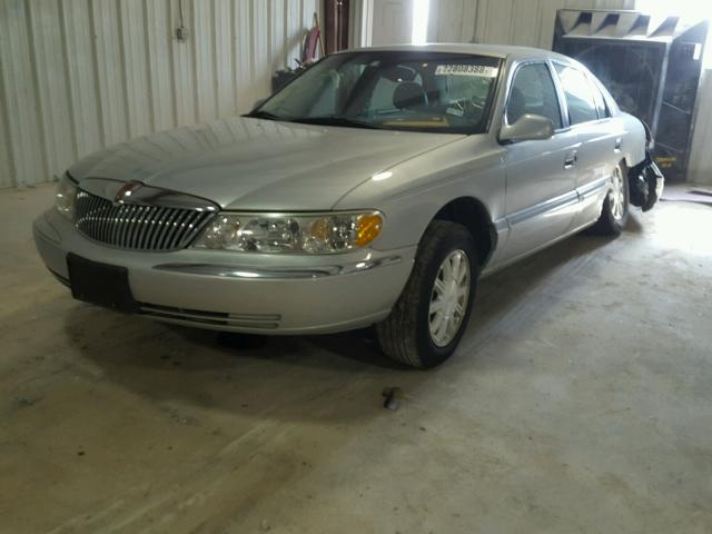 1LNHM97VX2Y646420 - 2002 LINCOLN CONTINENTA SILVER photo 2