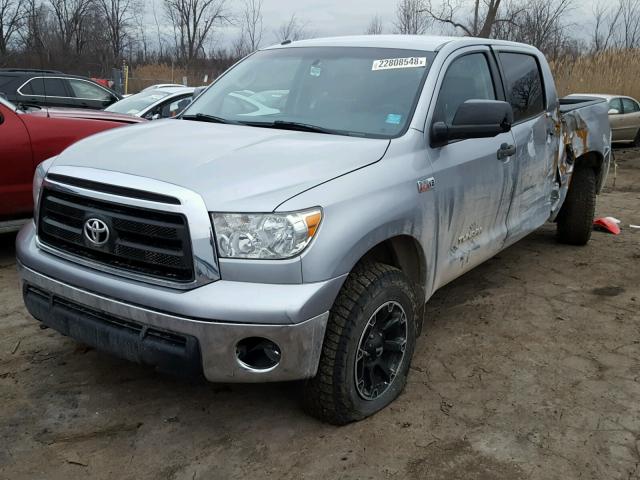 5TFDY5F16CX261572 - 2012 TOYOTA TUNDRA CRE SILVER photo 2