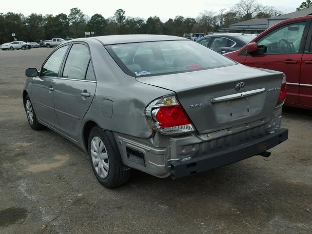 4T1BE32KX5U941509 - 2005 TOYOTA CAMRY LE GRAY photo 3