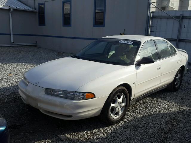 1G3WS52H32F121562 - 2002 OLDSMOBILE INTRIGUE G WHITE photo 2