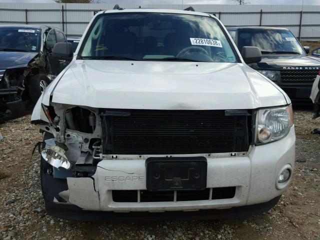 1FMCU0DG9AKA45979 - 2010 FORD ESCAPE XLT WHITE photo 9