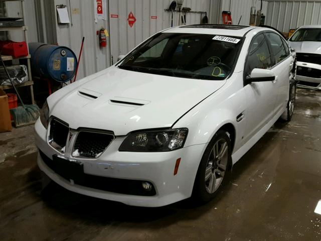 6G2ER57718L146582 - 2008 PONTIAC G8 WHITE photo 2