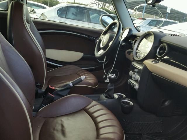 WMWML33509TP98655 - 2009 MINI COOPER CLU BROWN photo 5