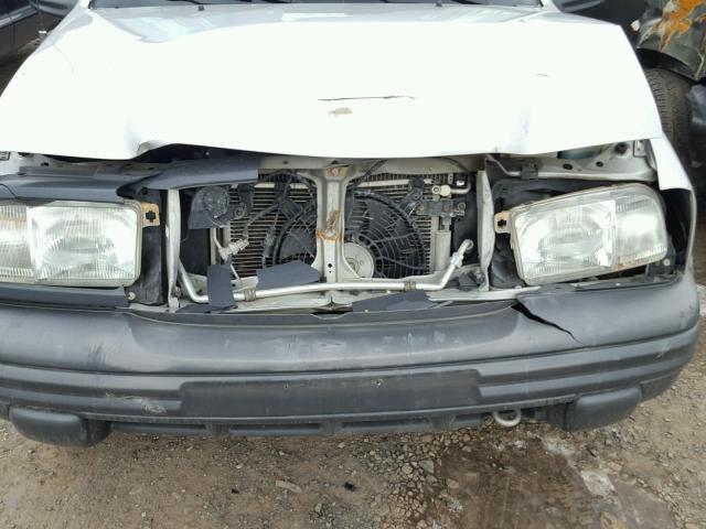 2CNBJ734136902676 - 2003 CHEVROLET TRACKER ZR SILVER photo 9