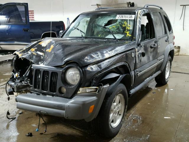 1J4GL48K55W579648 - 2005 JEEP LIBERTY SP BLACK photo 2