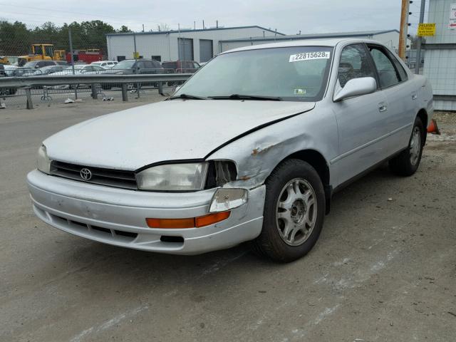 JT2VK13E6P0167303 - 1993 TOYOTA CAMRY XLE GRAY photo 2