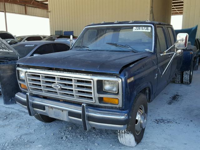 2FTJW3511FCA57735 - 1985 FORD F350 BLUE photo 2