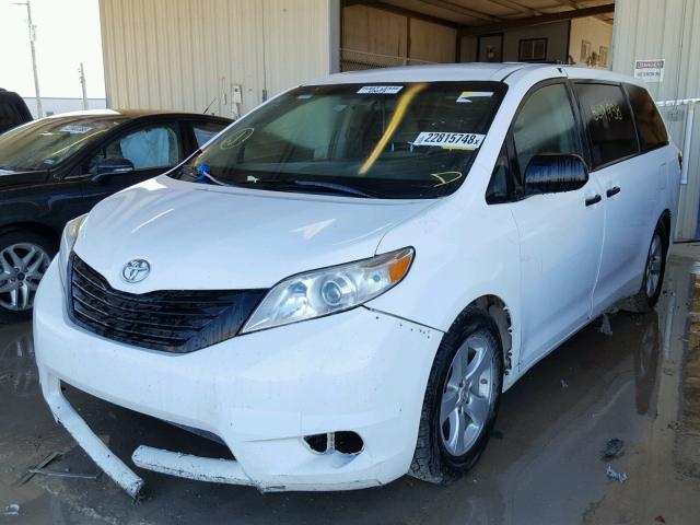 5TDZK3DC5FS576888 - 2015 TOYOTA SIENNA BAS WHITE photo 2