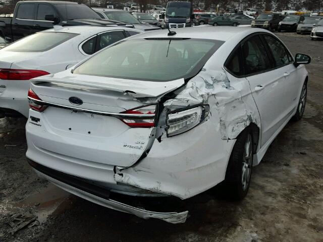 3FA6P0LU3HR232856 - 2017 FORD FUSION SE WHITE photo 4