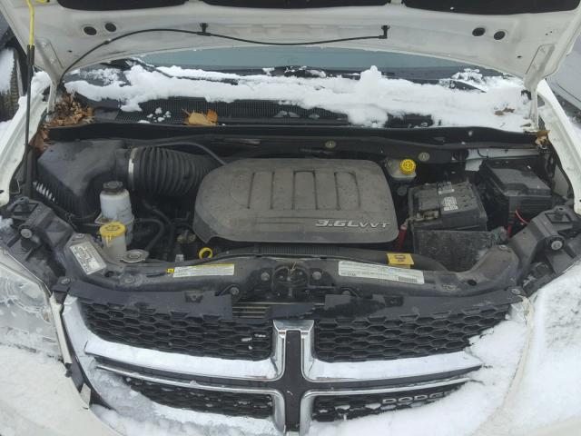 2D4RN5DG3BR790984 - 2011 DODGE GRAND CARA WHITE photo 7