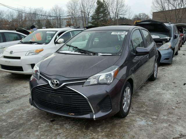 VNKKTUD35FA016703 - 2015 TOYOTA YARIS GRAY photo 2