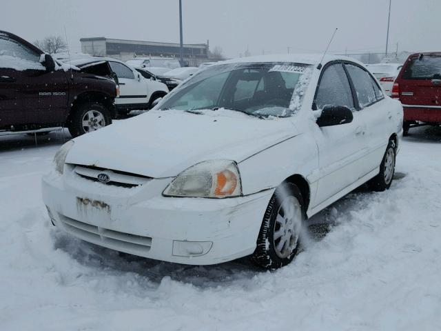 KNADC125846337300 - 2004 KIA RIO WHITE photo 2