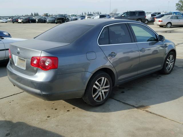 3VWSF71K25M620642 - 2005 VOLKSWAGEN NEW JETTA GRAY photo 4